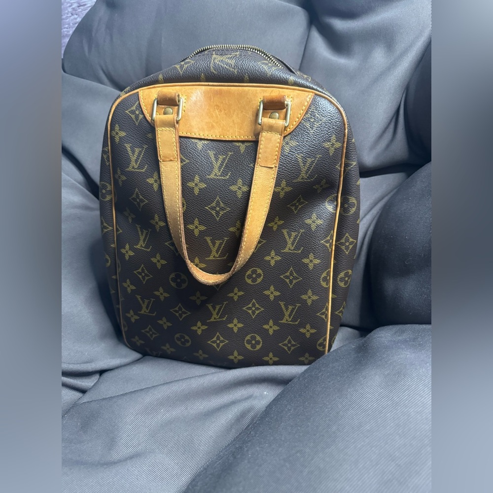 Louis Vuitton monogram excursion handbag. Has authenticity papers. - Picture 2 of 16